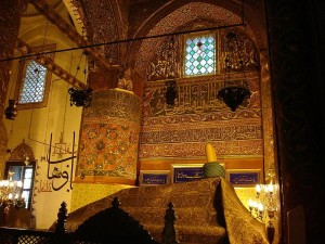 Tomb_of_Jalal_ad-Din_Muhammad_Rumi_at_the_Mevlâna_mausoleum
